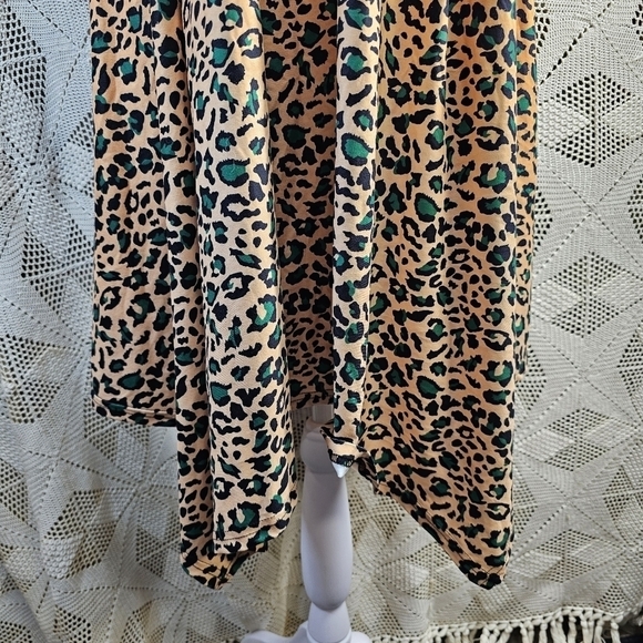 Reborn size Large mid length flowy leapord print, button front dress - Picture 11 of 14